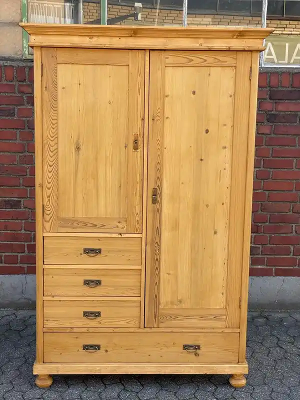 Jugendstil Weichholz Schrank mit Innenausbau Markenprodukt
