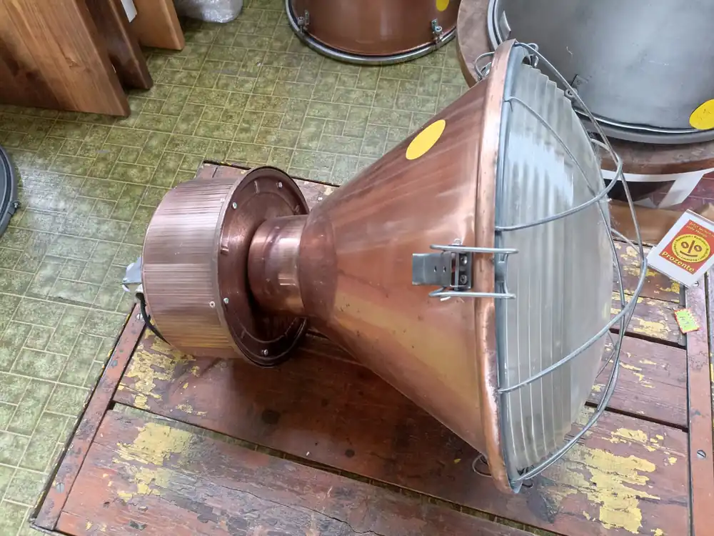 Sonderaktion Original Industrielampe kupferfarbig mit Glas und Gitter