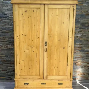 2 Türiger Weichholz Kleiderschrank mit Innenausbau - zerlegbar Preisknaller