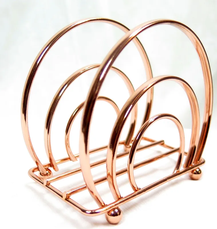 Casa Padrino Briefumschlag Ständer Rosegoldfarben 12 x 6.5 cm x H10.5cm - Brief Umschlag Halter - Büro Accessoires Preisreduziert
