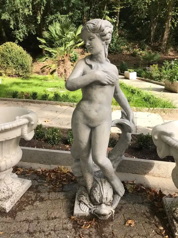 Casa Padrino Jugendstil Gartendeko Skulptur / Statue Mädchen mit Delfin Antikstil Grau - Steinfigur Gartenskulptur Nur Für Kurze Zeit