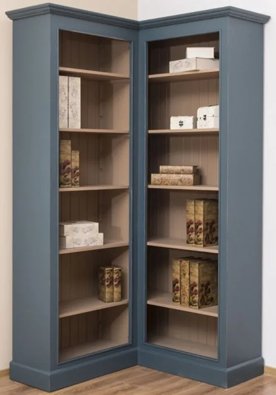 Casa Padrino Landhausstil Eckschrank Blau / Beige 102 x 102 x H. 210 cm - Massivholz Bücherschrank - Landhausstil Wohnzimmer Möbel Sonderaktion