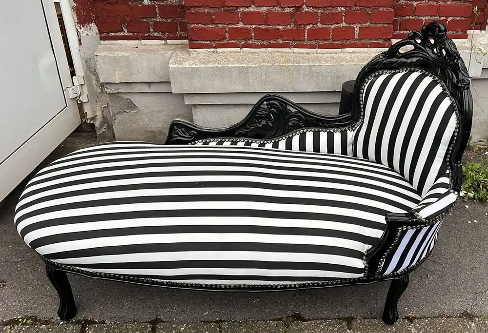 Casa Padrino Barock Chaiselongue mit Streifen Weiß / Schwarz 155 cm - Barock Möbel Expressversand