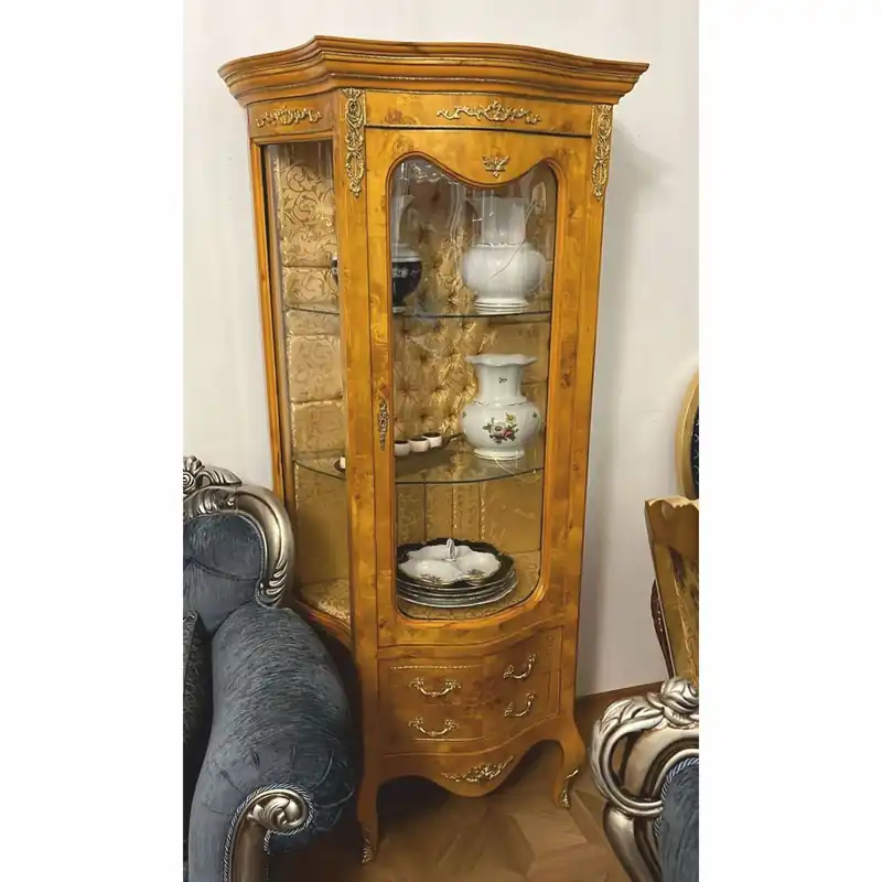 Finale Aktion Casa Padrino Barock Vitrine Vogelaugenahorn / Gold / Messing H. 175 cm - 1B Ware