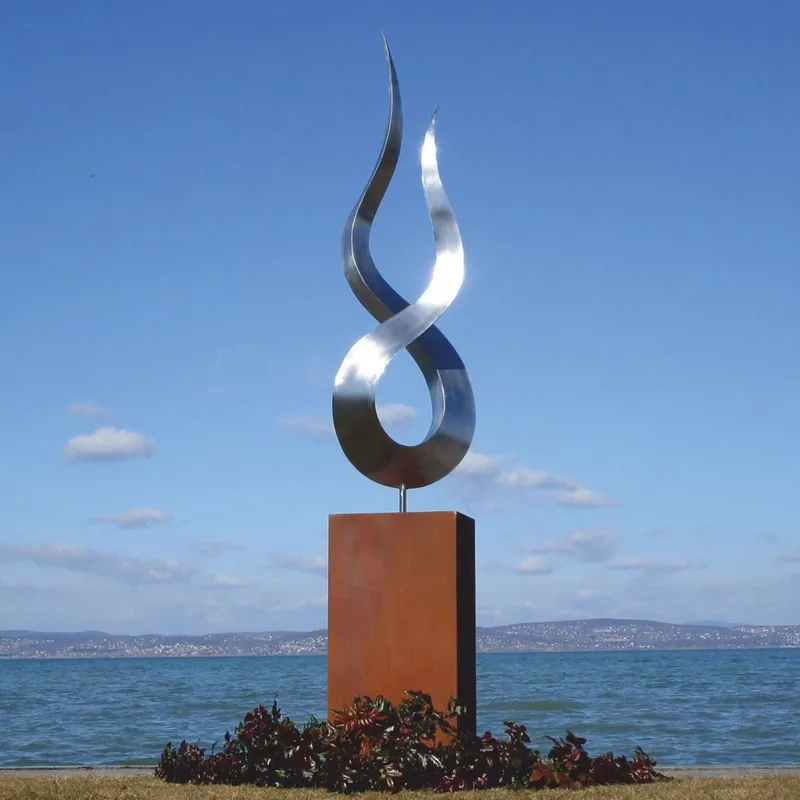 Casa Padrino Luxus Garten Deko Metall Skulptur Flamme auf Säule Silber / Rost H. 301 cm Versand Am Gleichen Tag