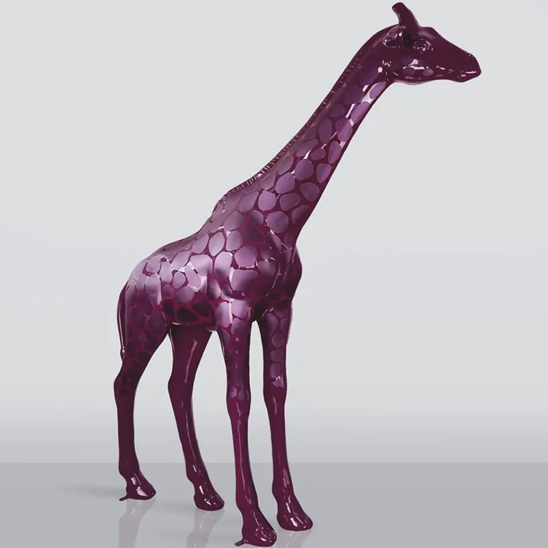 Geprüft Casa Padrino XXL Deko Skulptur Giraffe Lila H. 320 cm - Riesige Garten Deko Figur