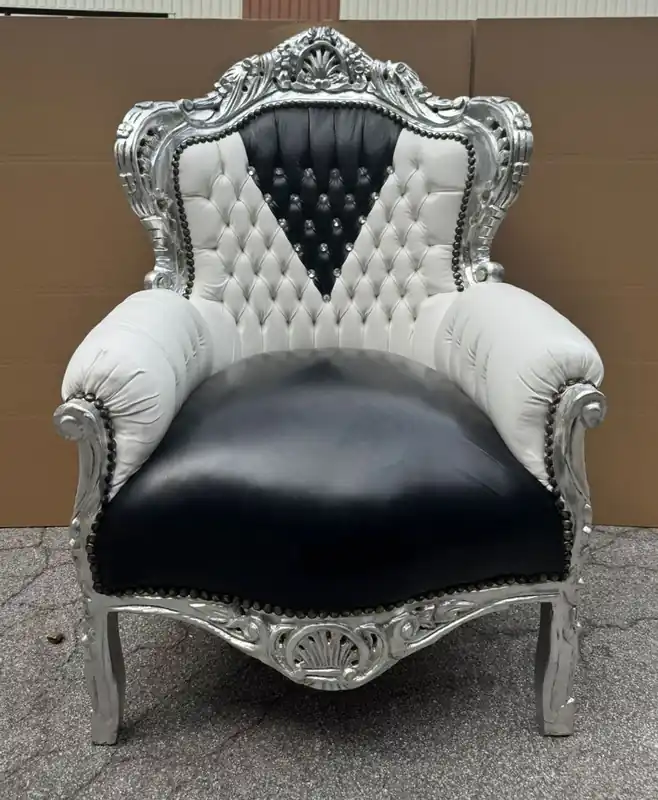 Markenware Casa Padrino Barock Kunstleder Sessel mit Glitzersteinen Weiß / Schwarz / Silber H. 120 cm