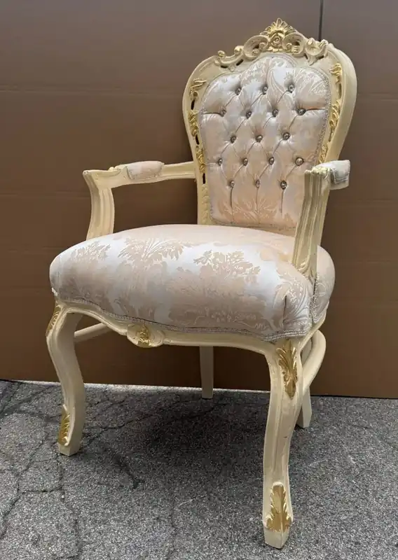 Casa Padrino Barock Esszimmer Stuhl mit Armlehnen und Glitzersteinen Silber / Creme / Gold Sale