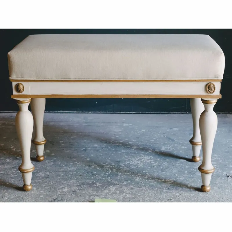 Abverkauf Casa Padrino Luxus Barock Hocker Weiß / Gold 73 cm - Barock Möbel - Made in Italy