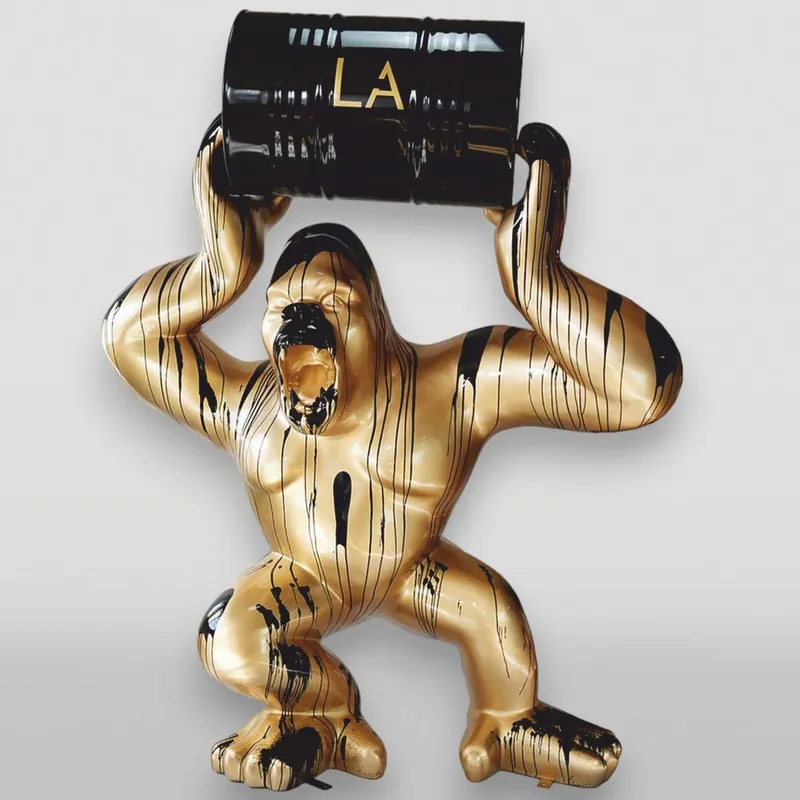 Zertifiziert Casa Padrino XXL Garten Deko Skulptur Gorilla mit Fass Gold / Schwarz H. 250 cm