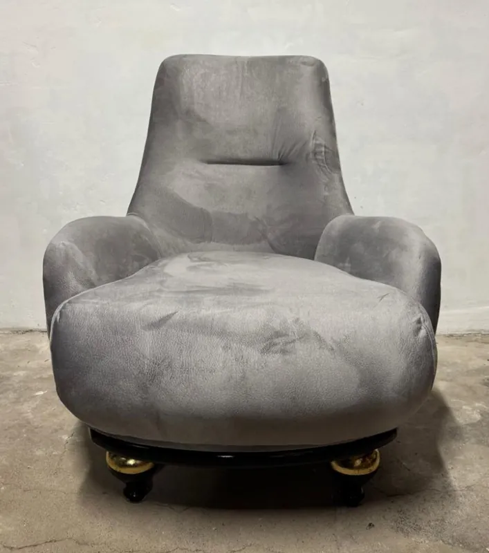 Must-Have Casa Padrino Luxus Art Deco Chesterfield Sessel Grau / Schwarz / Gold - Wohnzimmer Möbel
