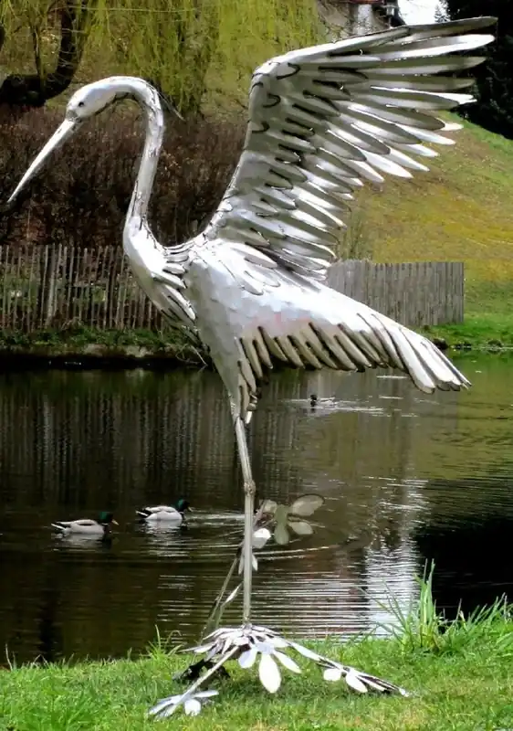 Jetzt Kaufen Casa Padrino garden decoration sculpture heron bird silver 70 x 105 x H. 110 cm - Elegant garden decoration figure - Weatherproof garden figure
