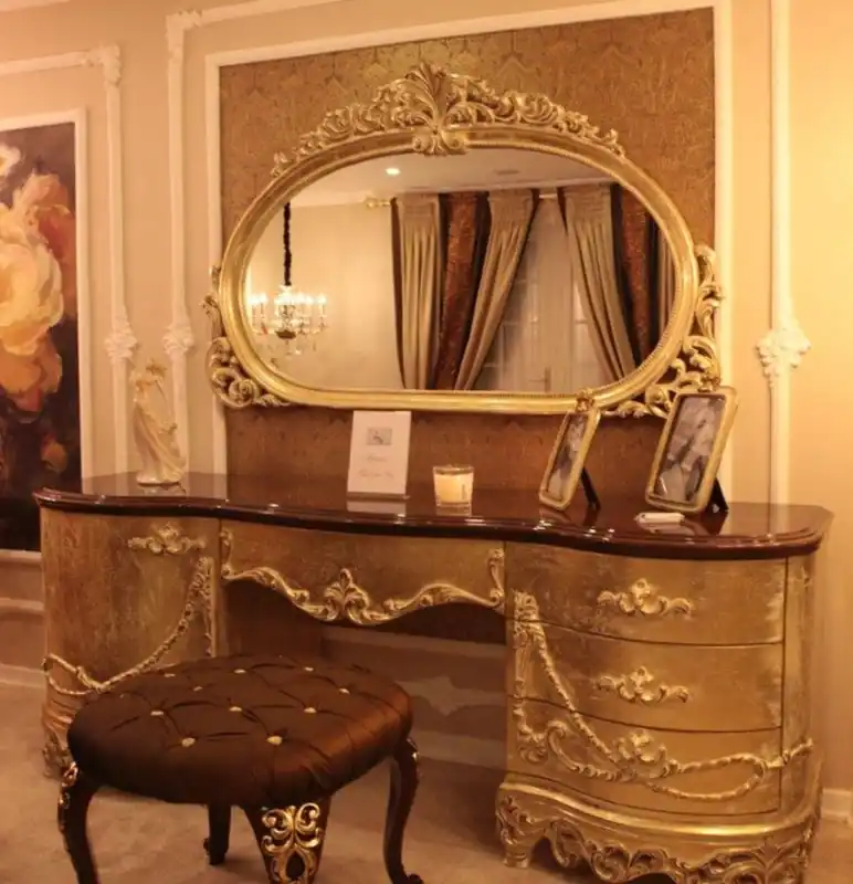 Casa Padrino luxury baroque bedroom set brown / gold - 1 Dressing Table & 1 Mirror & 1 Stool with Rhinestones - Magnificent bedroom furniture in baroque style - Luxury Quality Top-Preis
