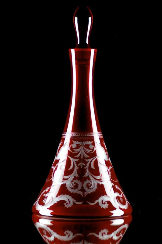 Online Kaufen Casa Padrino luxury wine carafe red / silver Ø 17 x H. 36 cm - Mouth blown and hand engraved glass carafe - Hotel & Restaurant Accessories - Luxury Quality