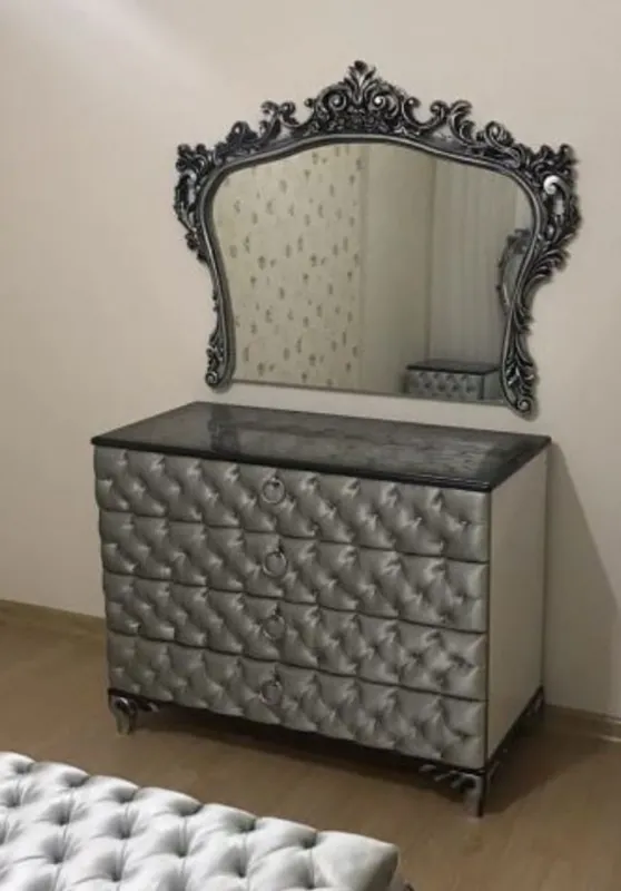 Casa Padrino baroque bedroom chest of drawers with elegant wall mirror silver - Solid wood cabinet with mirror - Bedroom furniture in baroque style Bestseller