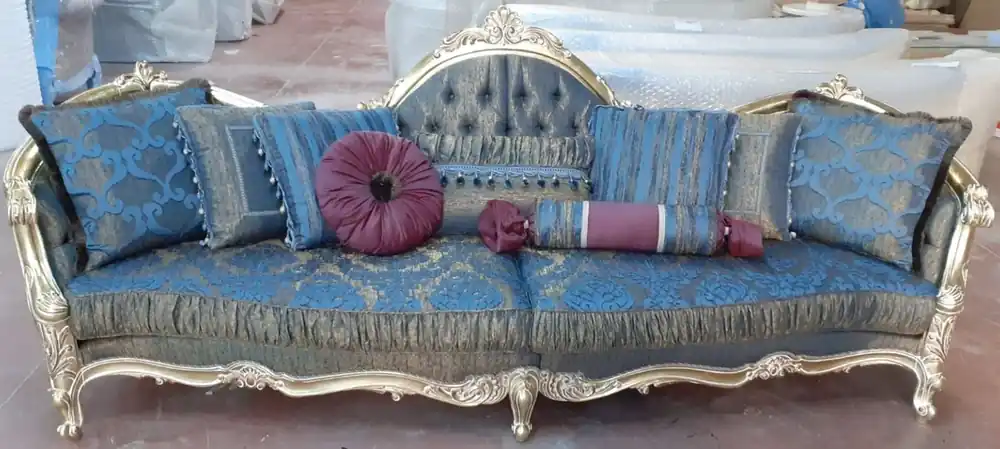 Preiswert Casa Padrino luxury baroque sofa blue / gold 300 x 90 x H. 119 cm - Magnificent living room sofa with elegant pattern - Baroque Furniture