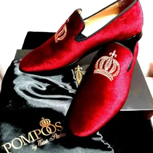 Begrenztes Angebot Pompöös by Casa Padrino Luxury Velvet Slippers Crown Bordeaux Red / Gold - Different Shoe Sizes - designed by Harald Glööckler