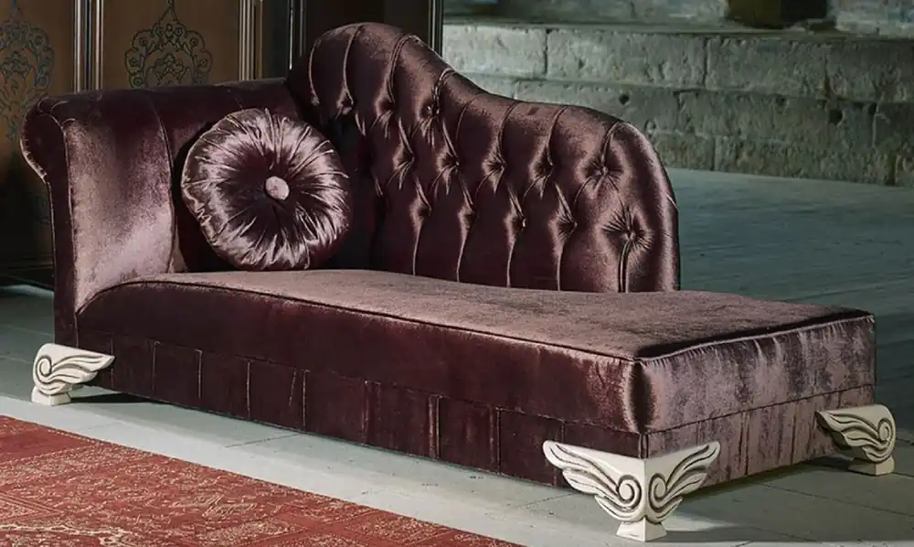 Top-Seller Casa Padrino luxury baroque chaise longue purple / cream - Handcrafted solid wood chaise longue with noble velvet and decorative pillow - Baroque Furniture - Noble & Splendid