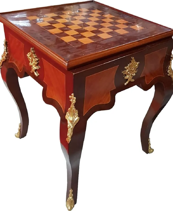 Direktkauf Casa Padrino table d'échecs Art Deco en bois massif marron / marron foncé / beige / laiton 60 x 60 x H. 71 cm - Table de Jeu Fait Main - Table d'Appoint - Mobilier Style Baroque de Style Ancien