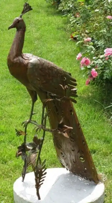 Highlight Casa Padrino sculpture de décoration de jardin paon rouille 50 x 75 x H. 118 cm - Élégante figure de décoration de jardin - Figurine de jardin résistante aux intempéries