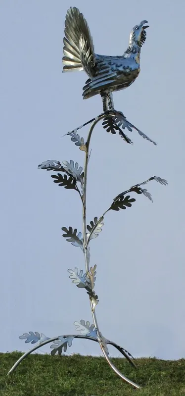 Heißes Angebot Casa Padrino sculpture de décoration de jardin coq sur branche argent 87 x 70 x H. 160 cm - Figurine de Jardin en Acier Inoxydable Fait Main - Décoration de Jardin