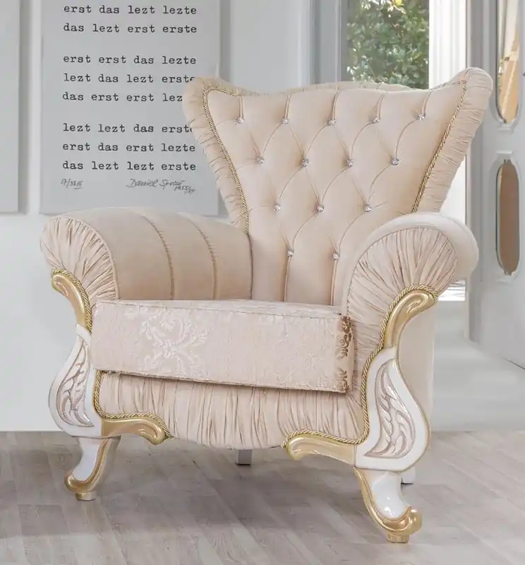 Top-Preis Casa Padrino fauteuil baroque beige / blanc / or 97 x 85 x H. 105 cm - Fauteuil de salon noble avec strass - Mobilier de salon de style baroque