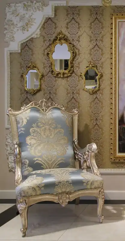 Markenprodukt Casa Padrino fauteuil baroque de luxe bleu clair / beige / argent 80 x 77 x H. 115 cm - Magnifique fauteuil de salon avec motif noble - Mobilier de salon baroque