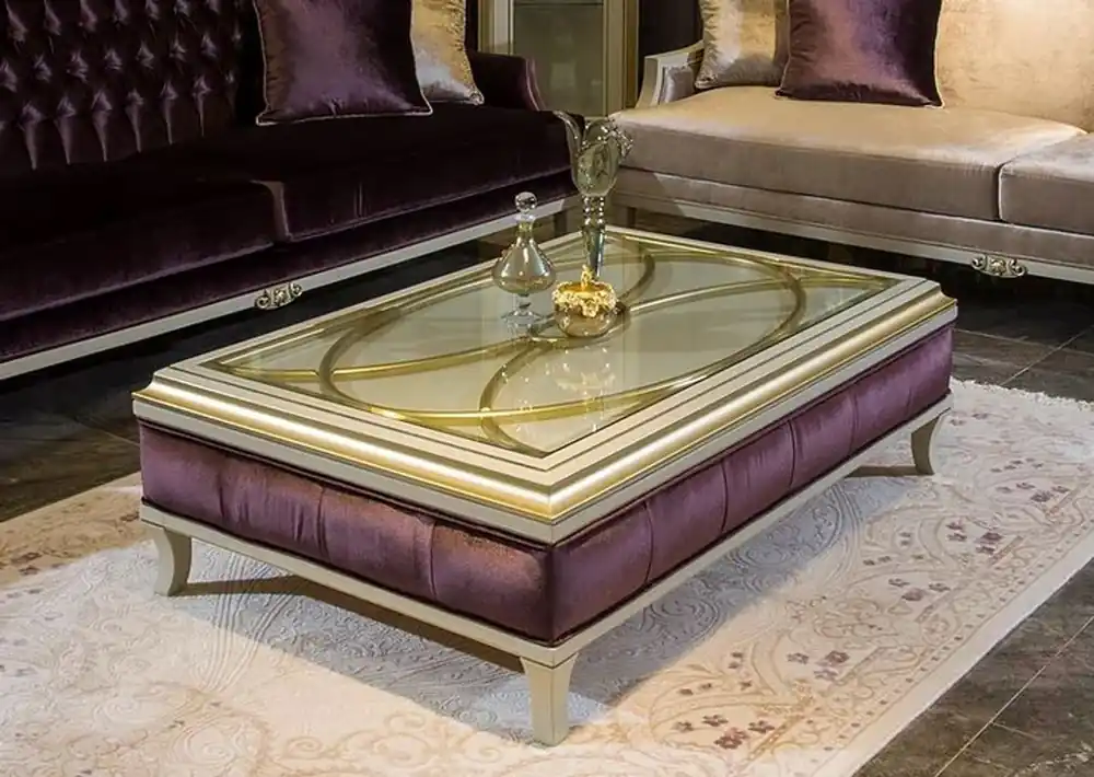 Casa Padrino table basse baroque de luxe blanc / violet / or 130 x 85 x H. 39 cm - Table de salon en bois massif noble avec plateau en verre - Mobilier de salon baroque Preis Gesenkt