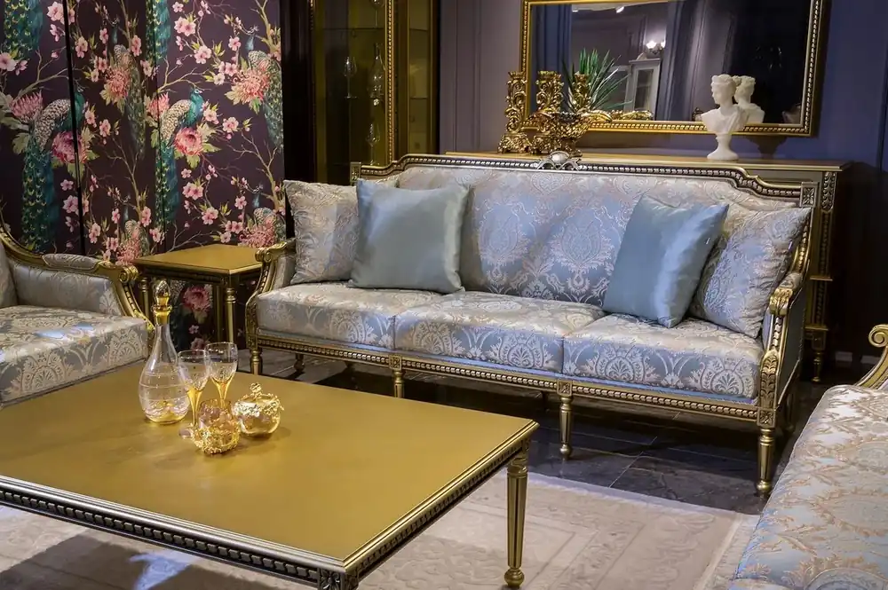 Preisknaller Casa Padrino canapé baroque de luxe bleu clair / or 206 x 72 x H. 103 cm - Canapé de salon avec motif élégant et oreillers décoratifs - Mobilier de salon baroque