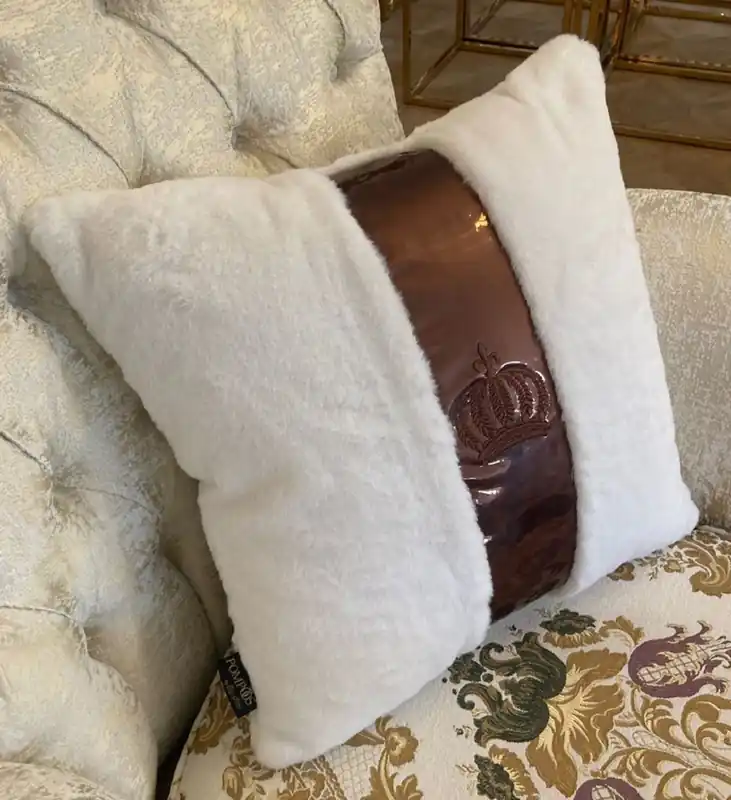 Sale Harald Glööckler luxury decorative pillow Pompöös by Casa Padrino white / bronze - Glööckler pillows - Designer decorative pillows - Harald Glööckler designer decorative accessories