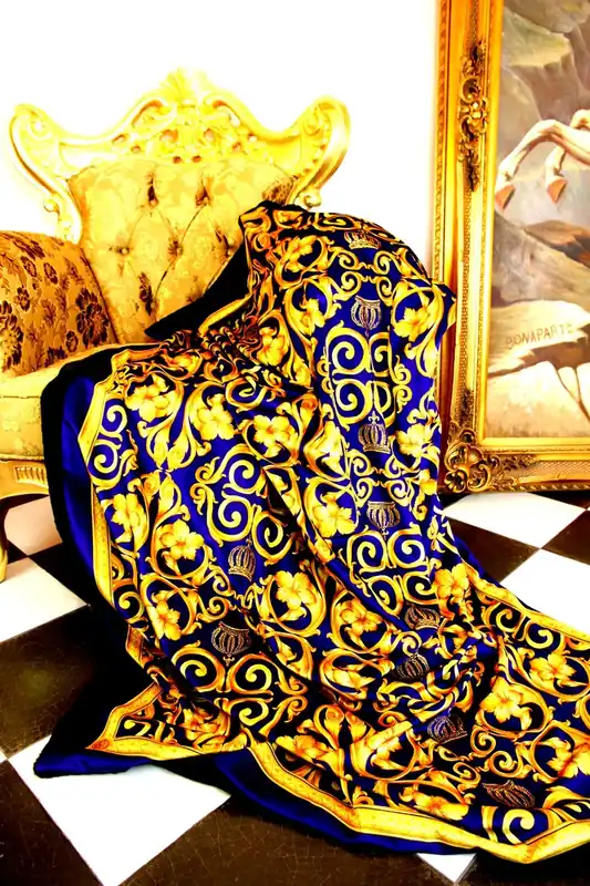 Highlight Couverture de luxe Pompöös de Casa Padrino baroque bleu royal / or de Harald Glööckler avec strass
