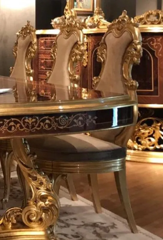 Neue Kollektion Casa Padrino chaise de salle à manger baroque de luxe marron / or - Chaise de cuisine en bois massif fabriquée à la main avec velours noble - Splendides meubles de salle à manger de style baroque