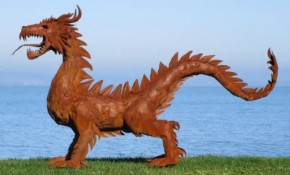 Casa Padrino sculpture de décoration de jardin de luxe dragon rouille 290 x 75 x H. 177 cm - Immense figurine de décoration en acier - Décoration Figurine de Jardin d'Hôtel Angebot