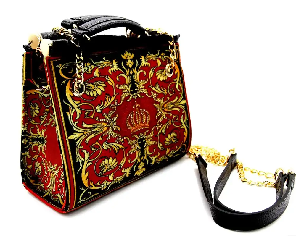 Direktkauf Pompöös by Casa Padrino Sac à Main pour Dames de Luxe Fleurs Baroques avec Couronne et Strass Bordeaux Rouge / Noir / Or 25 x H. 20 cm - dessiné par Harald Glööckler