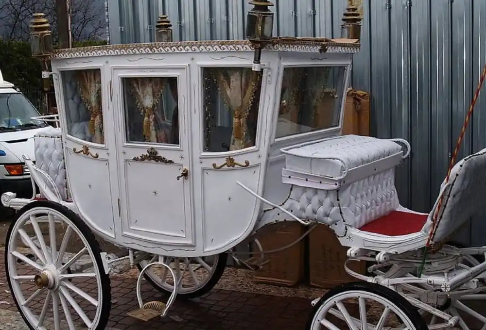 Casa Padrino calèche chevaux baroque blanc / rouge / or - Magnifique carrosse de mariage - Carrosse fait main de style baroque - Noble et Magnifique Schnäppchen