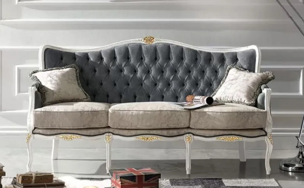 Casa Padrino canapé baroque de luxe gris / gris clair / blanc / or - Canapé de salon noble avec motif élégant et 2 coussins décoratifs - Mobilier Baroque - Qualité de Luxe - Fabriqué en Italie Abverkauf