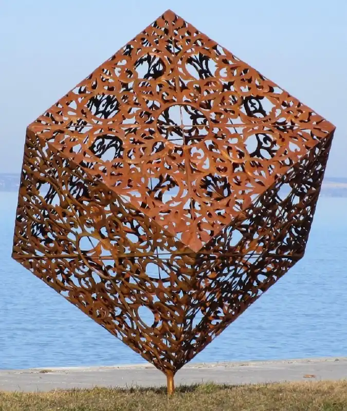 Casa Padrino sculpture de jardin de luxe en acier cube rouille 150 x 130 x H. 170 cm - Décoration de jardin à la main résistant aux intempéries - Collection de Luxe Neue Kollektion