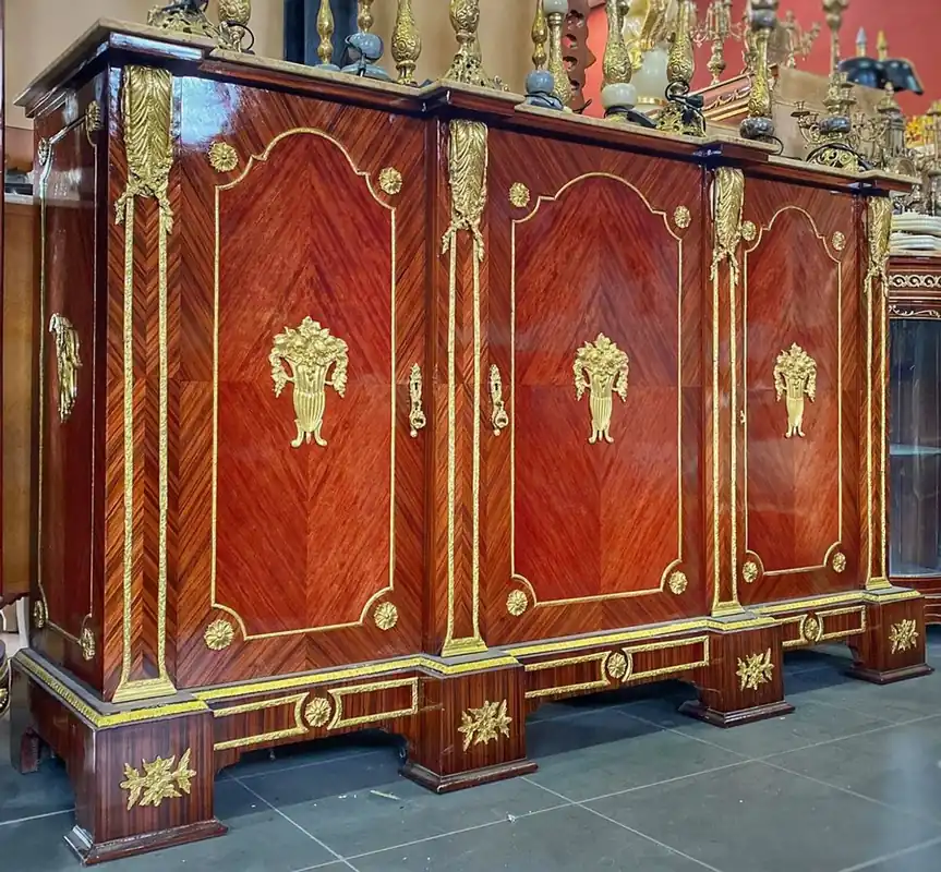 Preis Gesenkt Casa Padrino buffet baroque marron / or / crème - Armoire fait main en bois massif avec 3 portes et dessus en marbre - Meuble de salon baroque