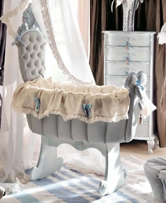Casa Padrino lit bébé à bascule baroque de luxe gris / bleu clair - Magnifique lit à bascule bébé en bois massif - Mobilier baroque pour bébé - Qualité de première classe - Fabriqué en Italie Garantierte Lieferung