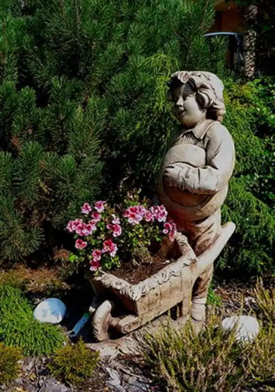 Casa Padrino Sculpture Art Nouveau Garçon avec Brouette Gris 54 x 35 x H. 88 cm - Figurine Décoration de Jardin - Accessoires Décoration de Jardin & Terrasse Echt