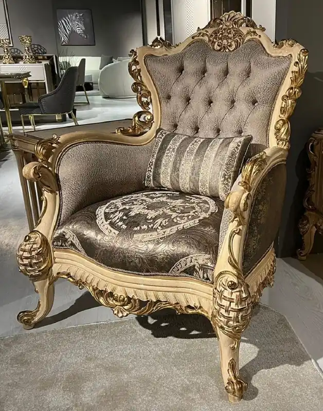 Kracherpreis Casa Padrino fauteuil de salon baroque de luxe gris / naturelle / or - Fauteuil de style baroque fait main avec motif élégant et coussin décoratif - Magnifique mobilier de salon baroque