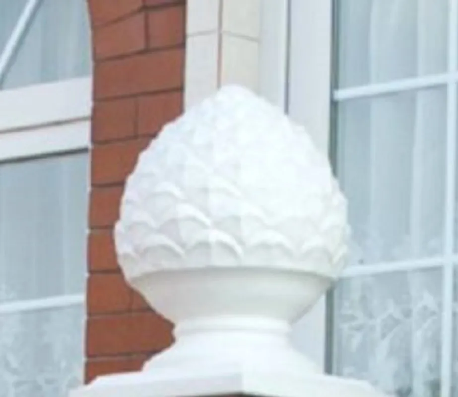 Casa Padrino pomme de pin décorative Art Nouveau avec socle blanc 31 x 31 x H. 43,5 cm - Pomme de pin décorative en pierre - Accessoires de Décoration de Jardin Baroque & Art Nouveau Abverkauf