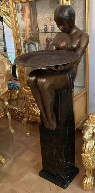 Casa Padrino sculpture décorative bronze de luxe femme avec plaque bronze / noir 43 x 63 x H. 145 cm - Figure décorative avec socle en marbre - Décoration de Salon - Décoration de Bureau Schnäppchen
