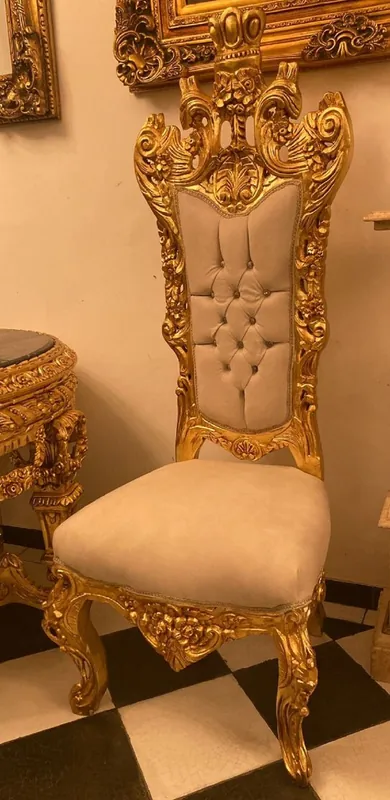 Must-Have Casa Padrino chaise trône baroque crème / or - Chaise de salle à manger à dossier haut fait main avec tissu velours et strass - Meuble de salle à manger baroque