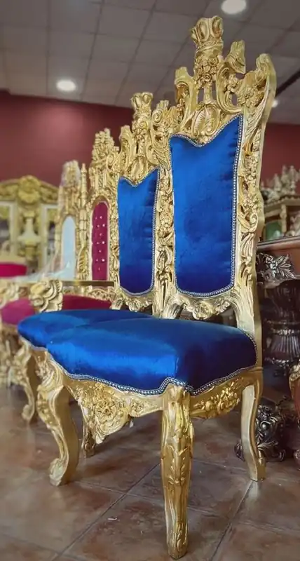Top-Seller Casa Padrino chaise trône baroque bleu royal / or - Chaise de salle à manger à dossier haut fait main avec tissu velours - Meuble de salle à manger baroque
