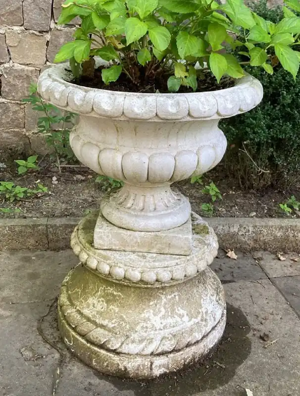 Preisreduziert Casa Padrino pot de fleurs baroque avec piédestal blanc Ø 55 x H. 73 cm - Magnifique cache-pot avec piédestal rond de style baroque - Accessoires de décoration de jardin baroque