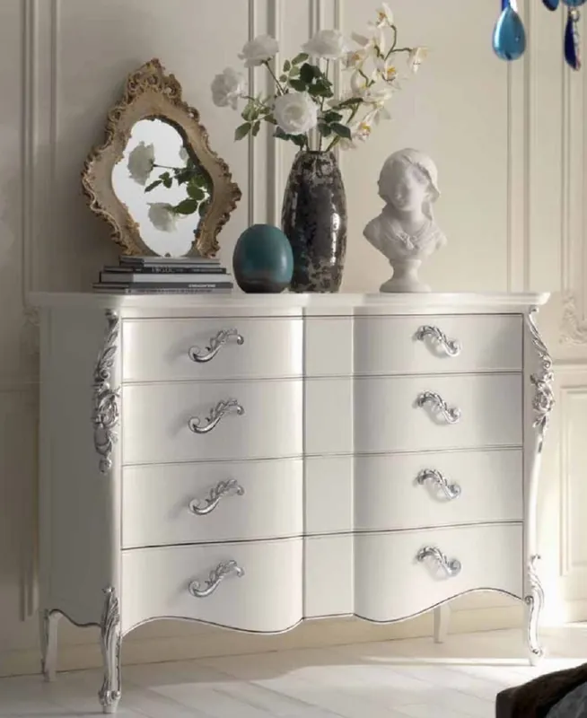 Angebot Casa Padrino commode baroque de luxe blanc / argent - Commode fait main en bois massif avec 4 tiroirs - Mobilier de chambre style baroque - Mobilier baroque - Qualité de luxe - Fabriqué en Italie