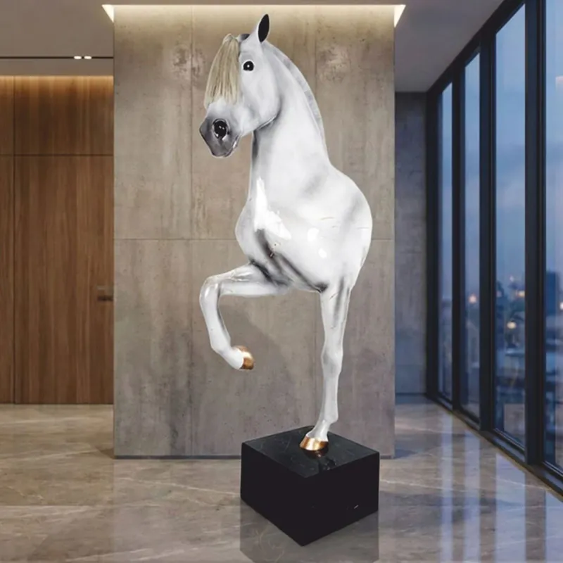 Preisreduziert Casa Padrino sculpture décorative XXL cheval sur piédestal blanc / noir H. 255 cm