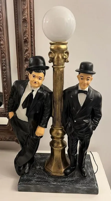 Casa Padrino lampada da tavolo di lusso nero / oro antico / bianco 46 x 28 x A. 80 cm - Lampada da scrivania in resina sintetica con paralume rotondo in vetro Expressversand