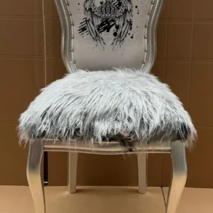 Top-Angebot Pompöös di Casa Padrino sedia da pranzo barocco di lusso corona con pelliccia sintetica e pietre scintillanti grigio / bianco / argento - Sedia barocco Pompöös disegnata da Harald Glööckler